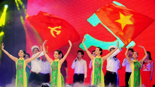 Art performance marks National Day - ảnh 1